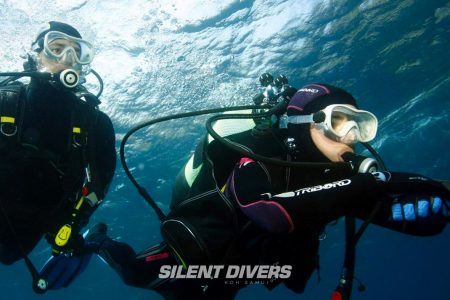 苏梅岛高级开放水域 PADI 课程。 适合初学者到经验丰富的潜水员
